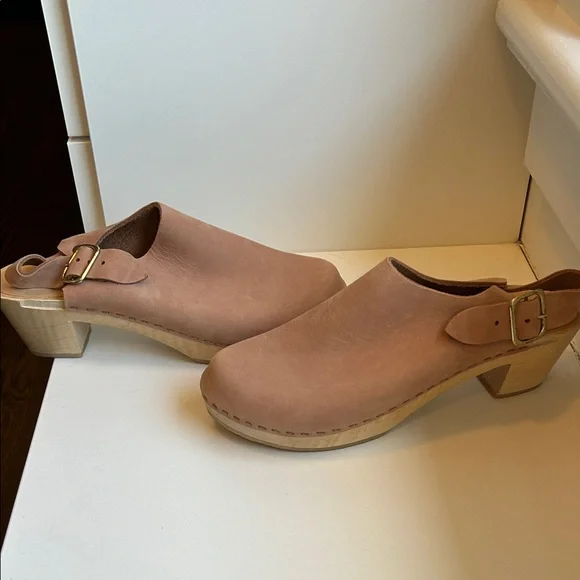 Bryr Blush Pink Leather Clogs - Picture 2 of 6